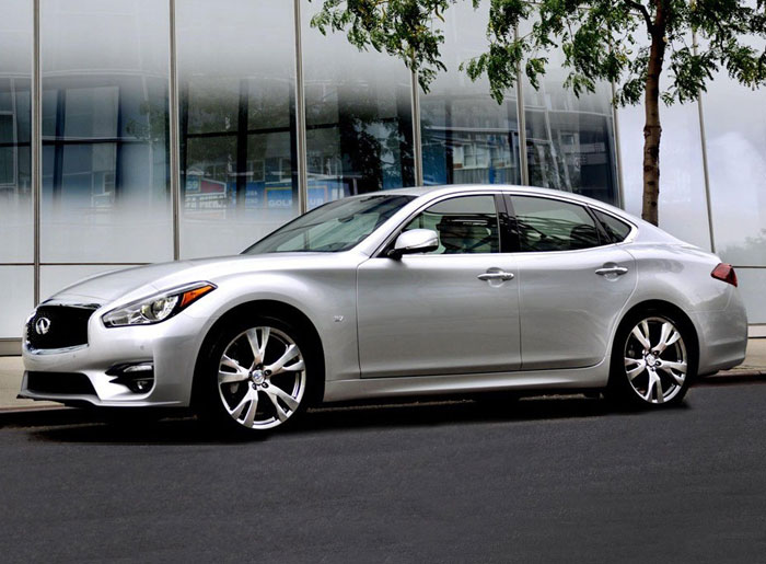 Car rent Infiniti Q70 2016 in Odessa